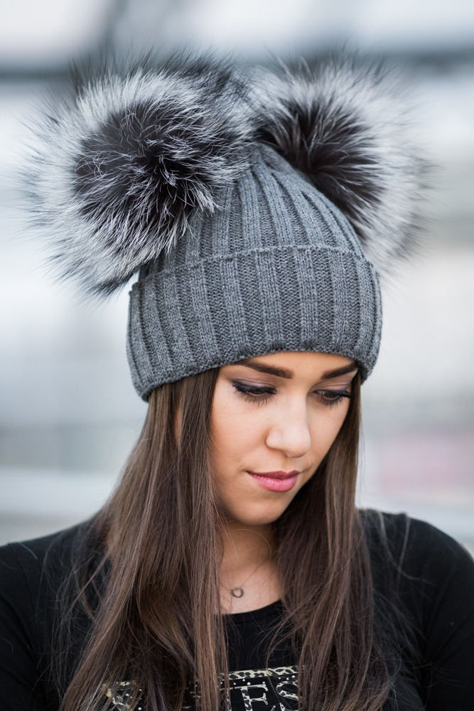 BEANIE WOOL WITH DOUBLE POM POM | WOMEN \ HATS AND SCARFS \ WOOL HATS | Tytuł sklepu zmienisz w dziale MODERACJA \ SEO