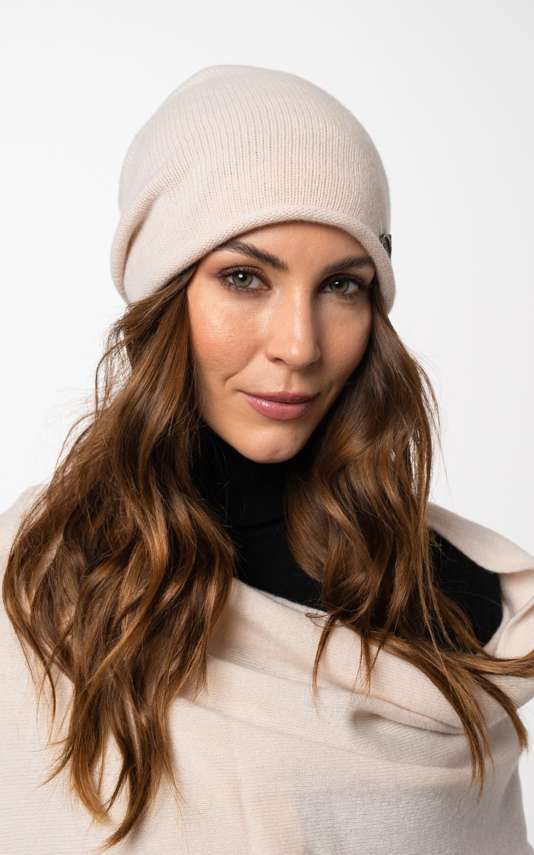 Wool hat made of merino and cashmere in cream