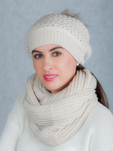 Woolen set with pompom from a natural Finland raccoon fur.