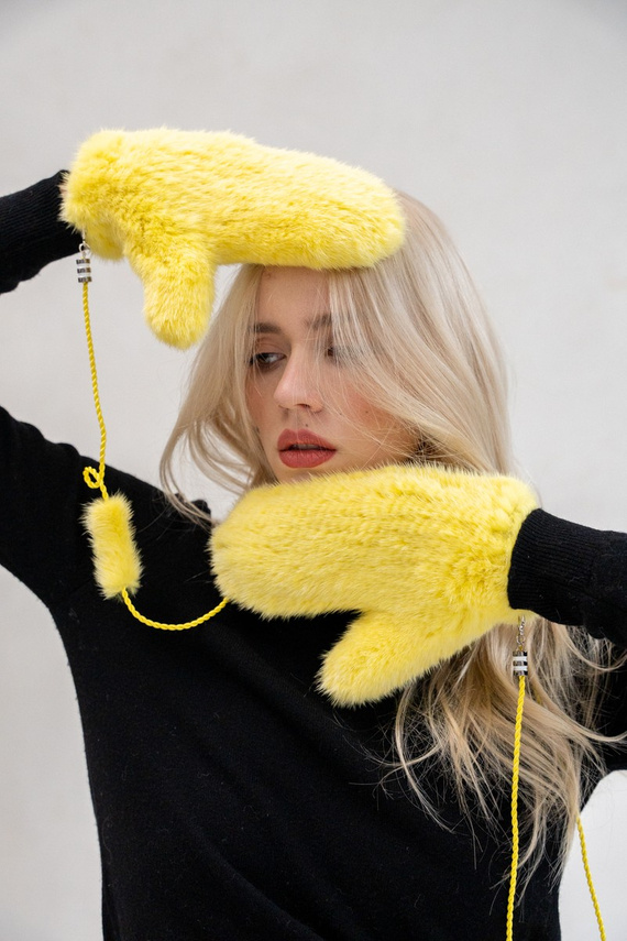 Blue mink fur gloves