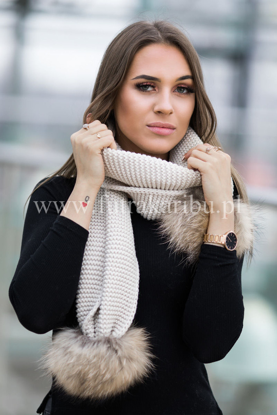 Woolen scarf with pompoms from a natural Finland raccoon fur 