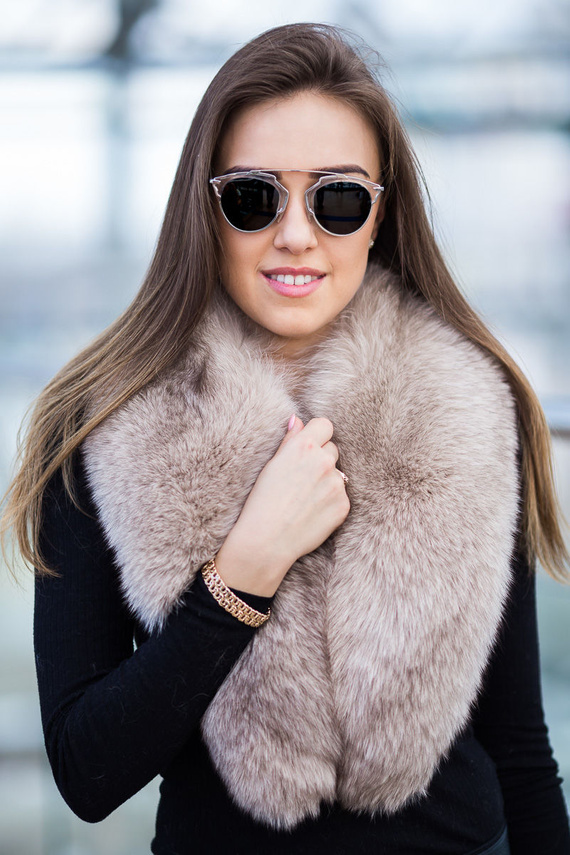 Large Detachable Fox Fur Collar dyed in Beige 